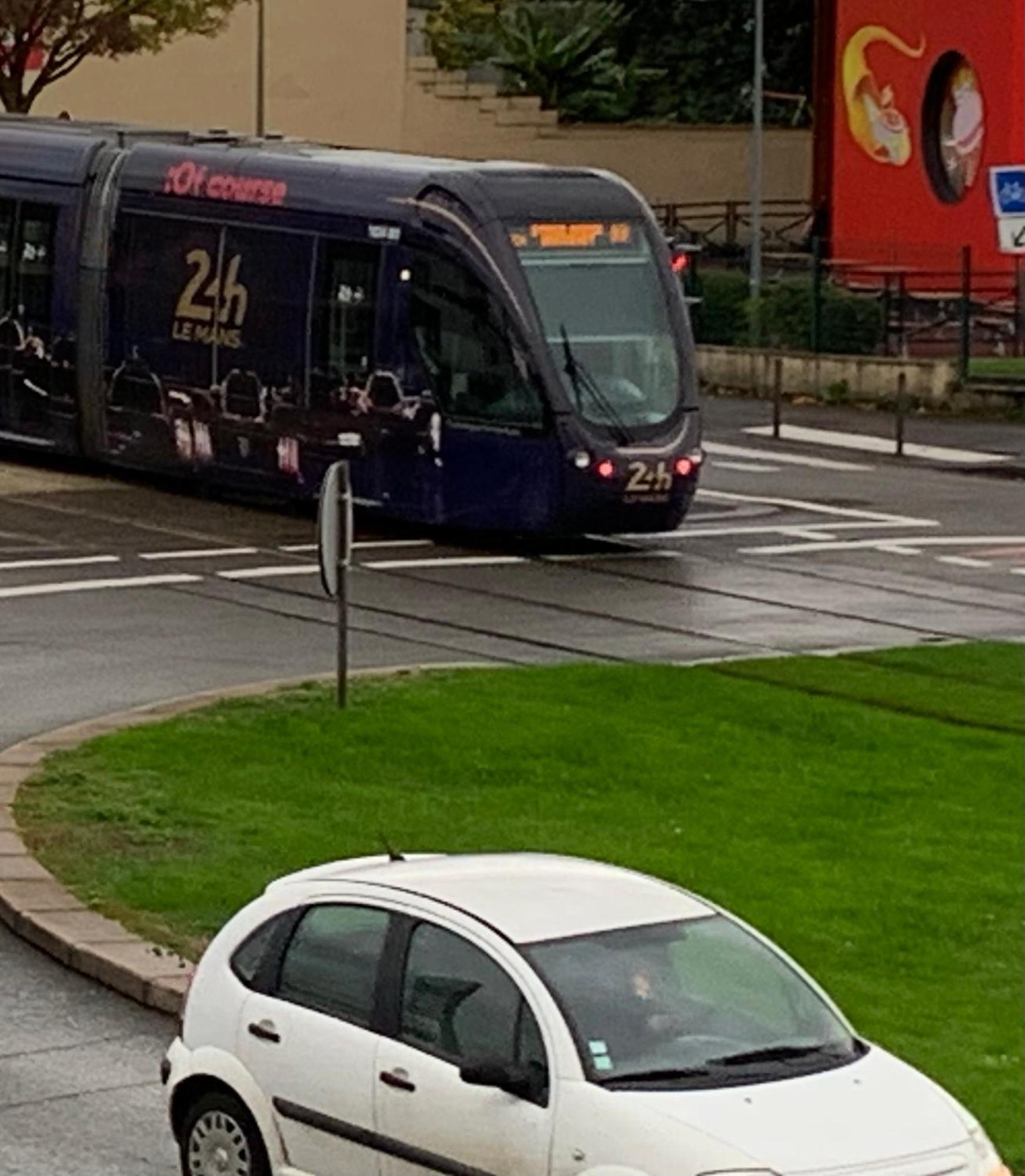Appartement Spacieux A 2Km Du Circuit, Proche Tram, Circuit A 8 En Tram Le Mans Bagian luar foto